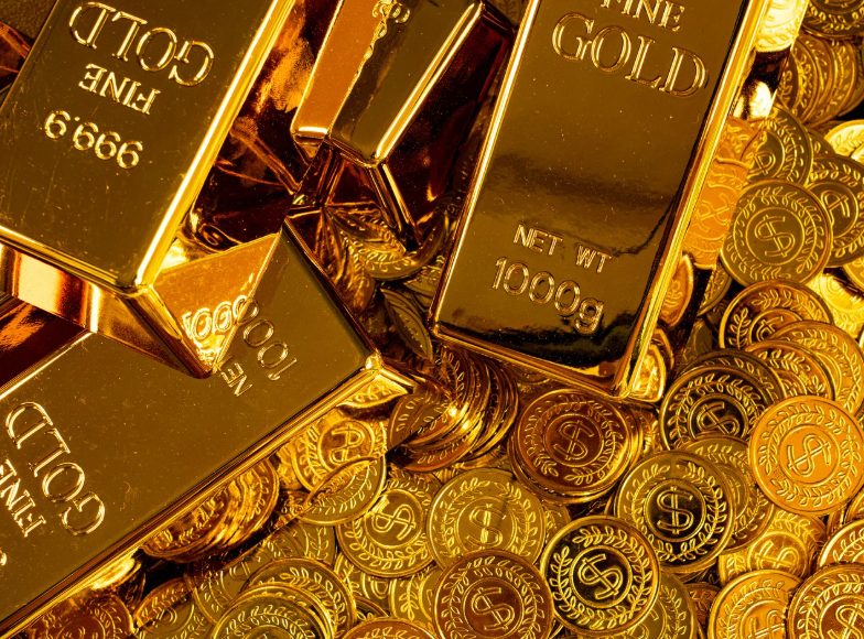 gold bars and gold coins all mixed together